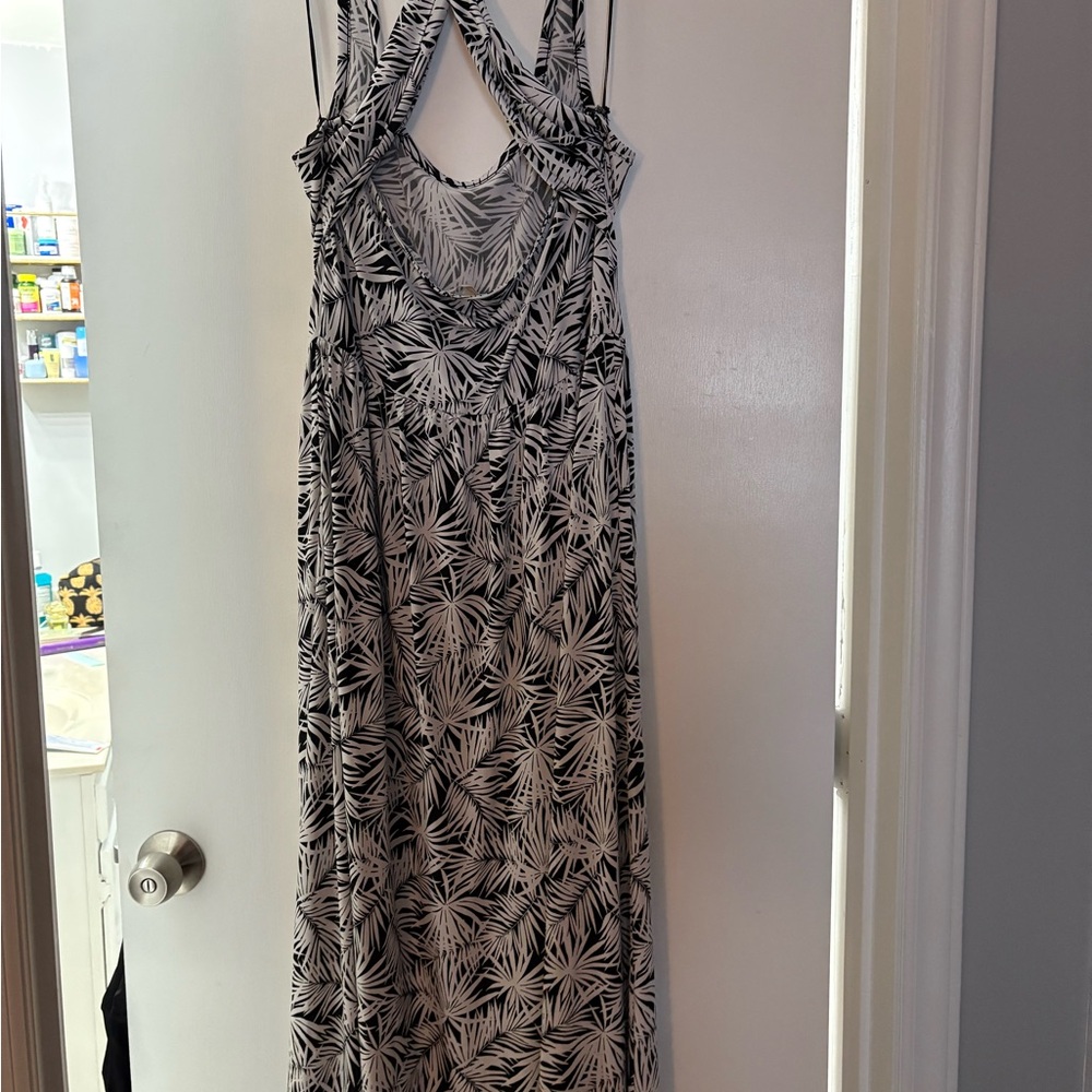 MICHAEL Michael Kors Black and White Sleeveless Maxi Sundress - Picture 4 of 4